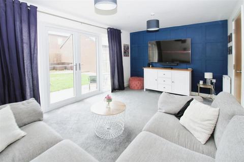 4 bedroom semi-detached house for sale - Larkin Lane, Kingswood, Hull