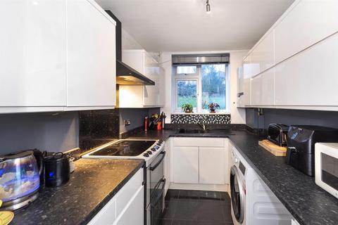 2 bedroom flat for sale, Croydon Road, Westerham