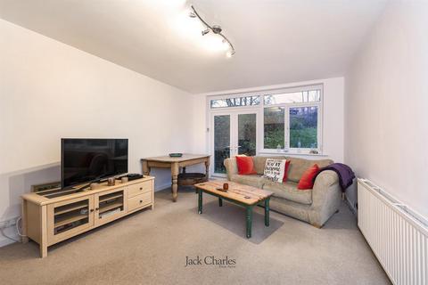 2 bedroom flat for sale, Croydon Road, Westerham