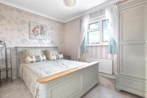 20 Jacksons Drive, Cheshunt, Waltham Cross, EN7 6HN