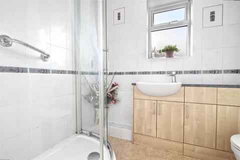 20 Jacksons Drive, Cheshunt, Waltham Cross, EN7 6HN