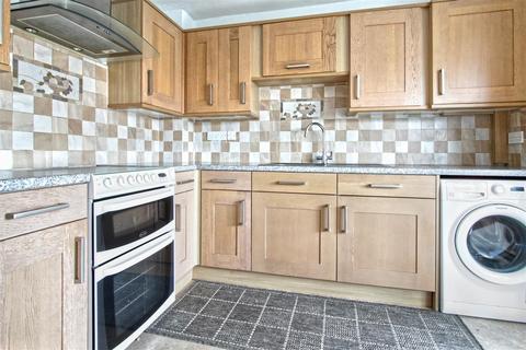 20 Jacksons Drive, Cheshunt, Waltham Cross, EN7 6HN