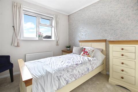 20 Jacksons Drive, Cheshunt, Waltham Cross, EN7 6HN