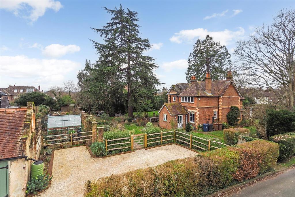 Pottery Lane, Wrecclesham, Farnham 4 bed detached house for sale £