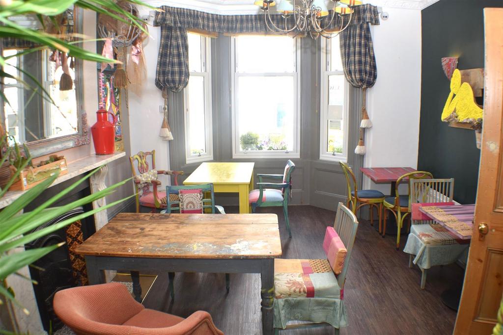 Breakfast room/lounge: