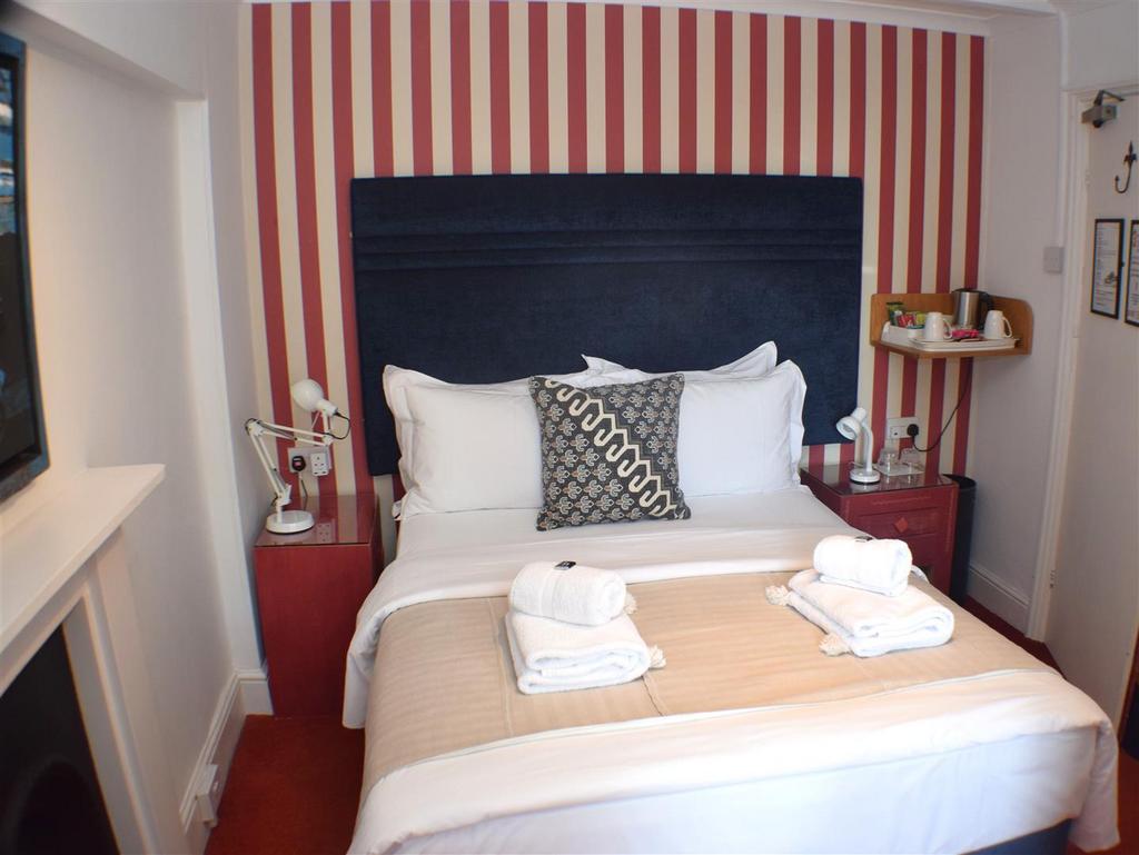 Room 8: