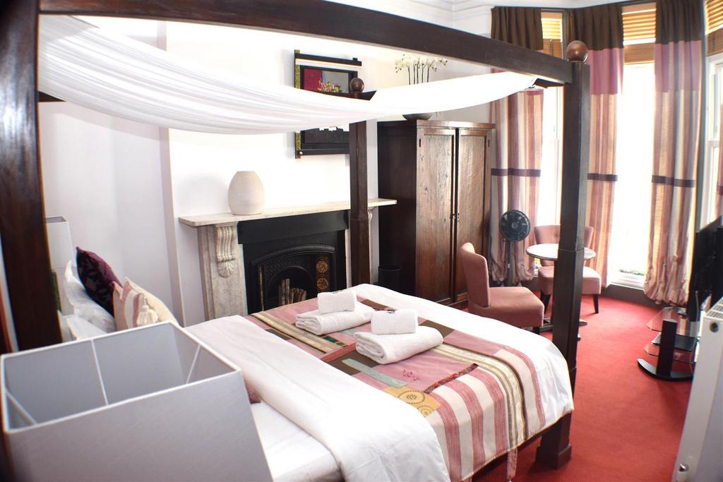 Room 3:
