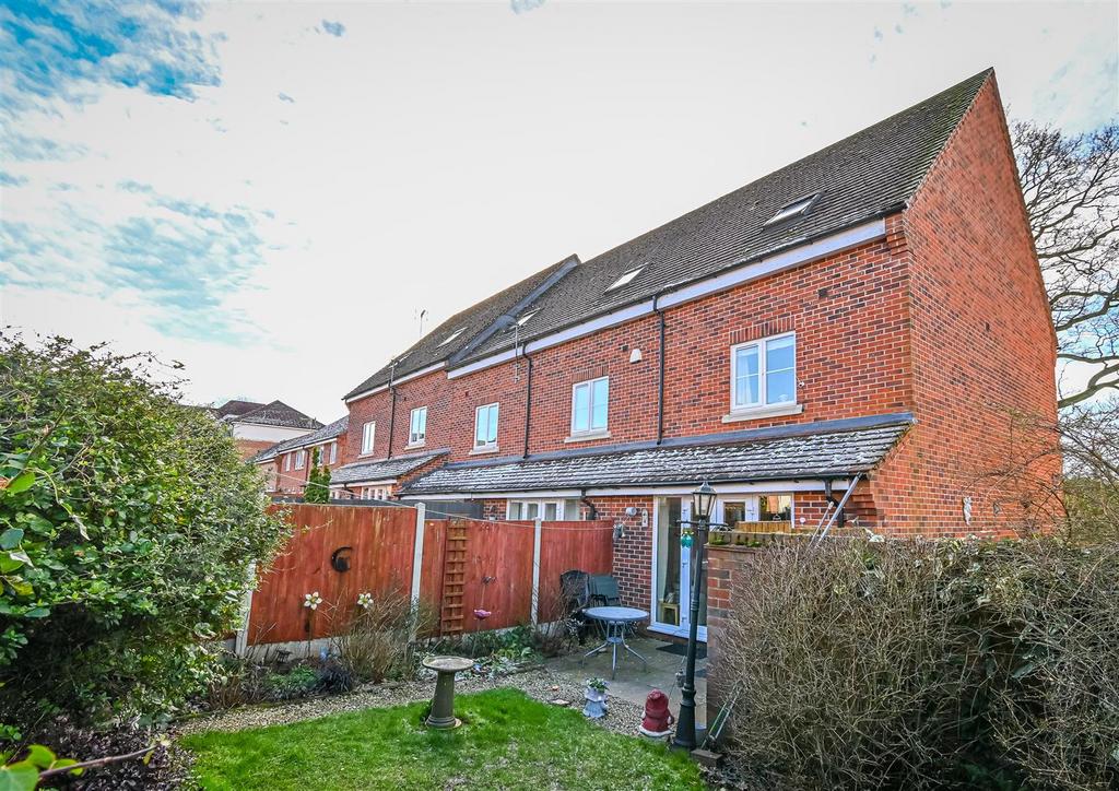 75 Rastrick Close-22.jpg