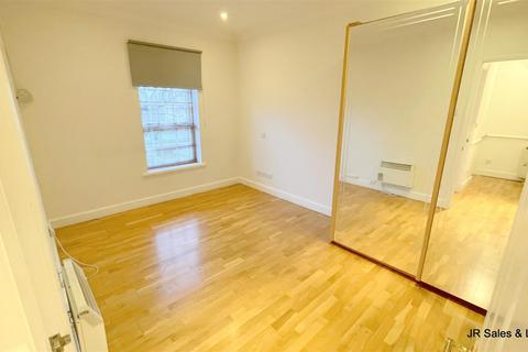 2 bedroom flat for sale, Myles Court, Goffs Oak