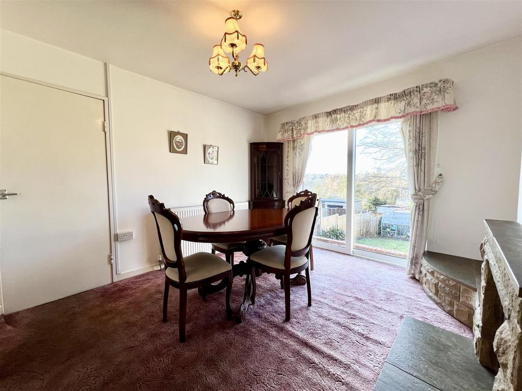 Cobham Road, Halesowen 3 bed semidetached house for sale £250,000
