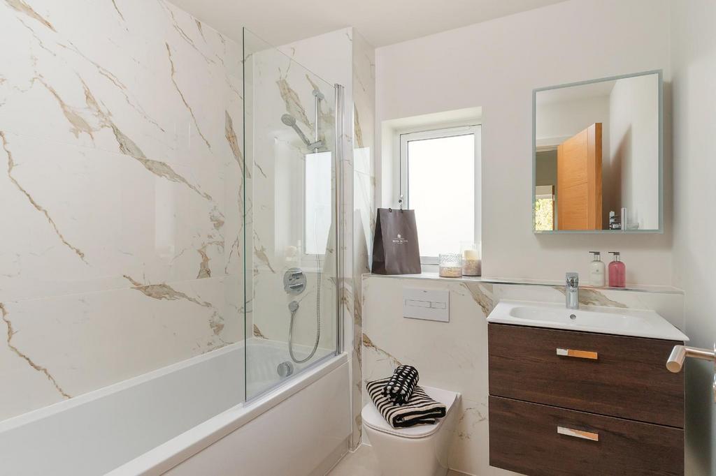 ESIREERTLEZAH - Bathroom A.jpg