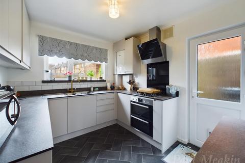 11 Broadcoombe, South Croydon, CR2 8HX