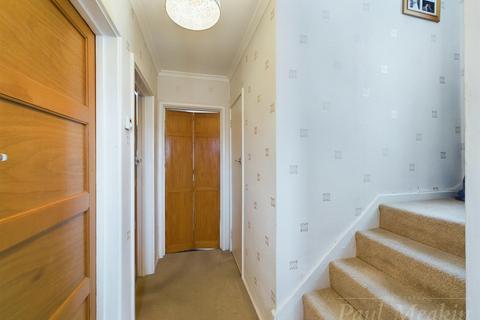 11 Broadcoombe, South Croydon, CR2 8HX