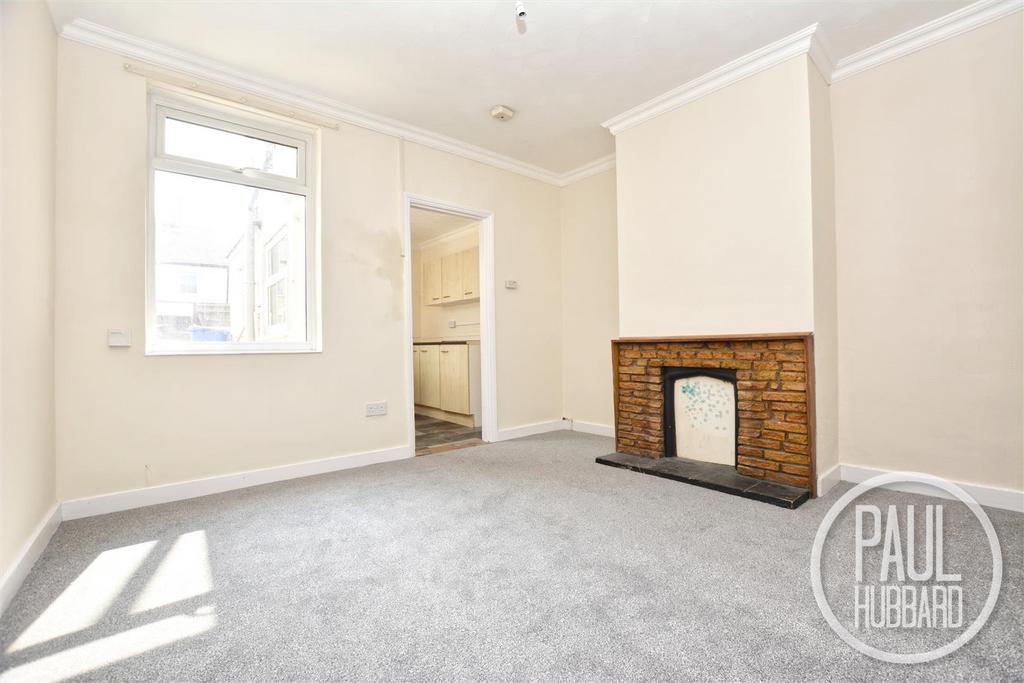 Beaconsfield Road, Lowestoft 3 bed terraced house £775 pcm (£179 pw)