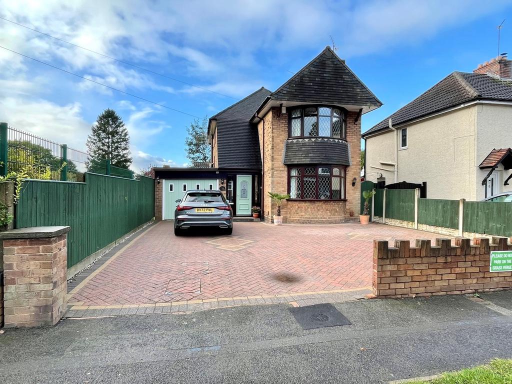 Carlton Avenue, Wednesfield, Wolverhampton, WV11 3 bed detached house for sale £350,000