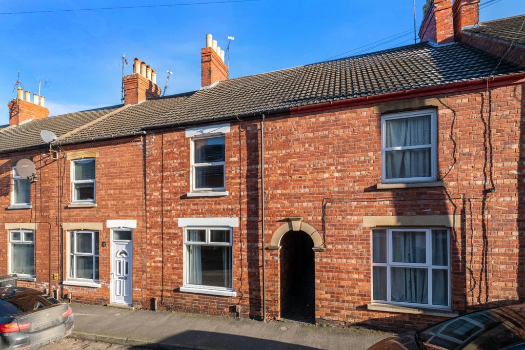 Edward Street, Grantham NG31 3 bed terraced house for sale £150,000