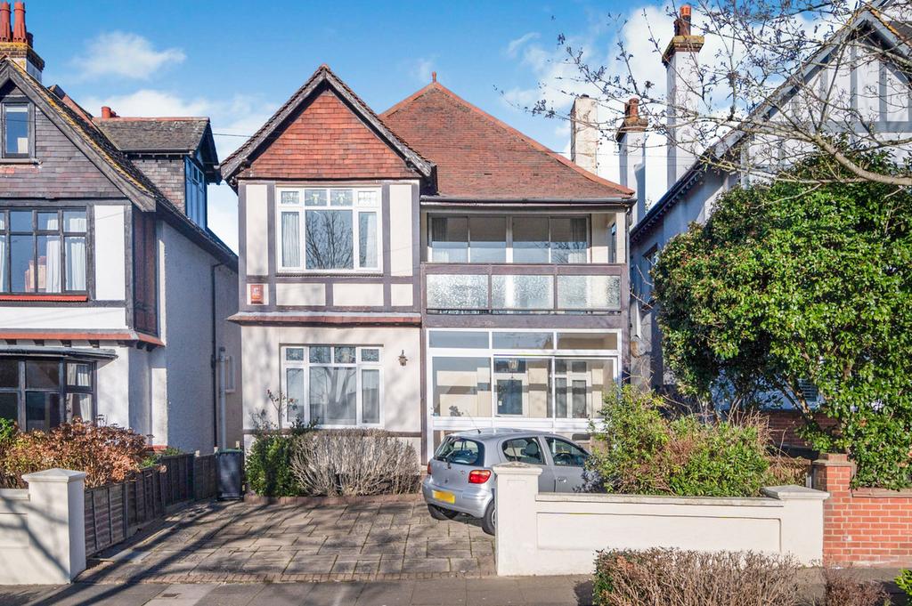 Crosby Road, Westcliffonsea, SS0 4 bed detached house for sale £900,000