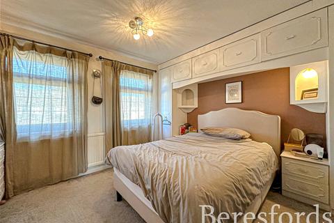 4 bedroom semi-detached house for sale, Maytree Close, Rainham, RM13