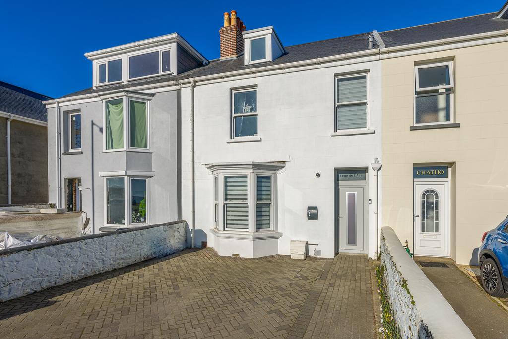 Les Bas Courtils Road, St. Sampson, Guernsey 3 bed terraced house for