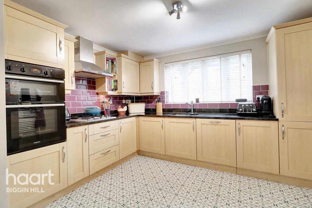 Barwell Crescent, Biggin Hill 4 bed detached house for sale £675,000