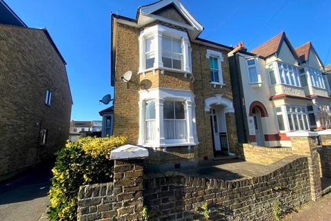 2 bedroom apartment to rent, Leigh on Sea SS9