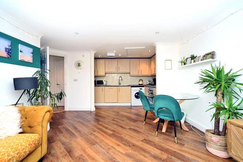 2 bedroom apartment for sale - High Street, Banstead, Surrey, SM7