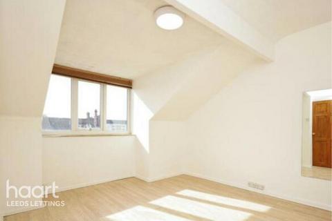 2 bedroom terraced house to rent, Strathmore Street, Leeds