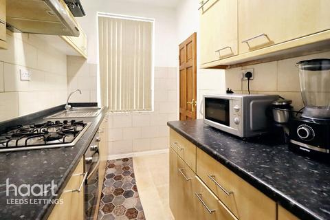 2 bedroom terraced house to rent, Strathmore Street, Leeds