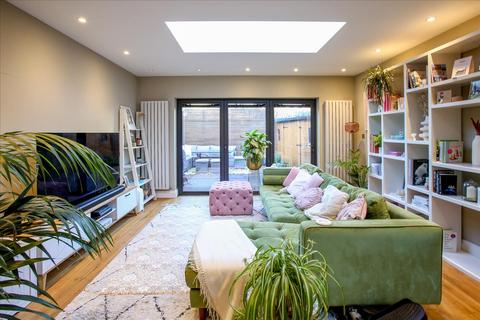 3 Birkbeck Avenue, London, W3 6HX
