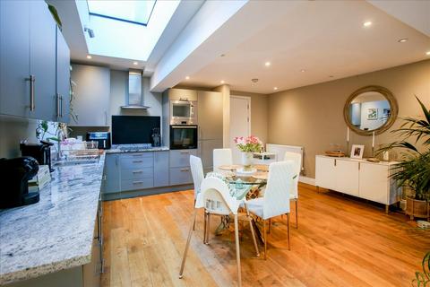 3 Birkbeck Avenue, London, W3 6HX