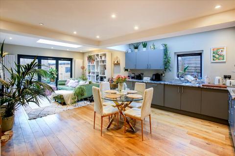 3 Birkbeck Avenue, London, W3 6HX