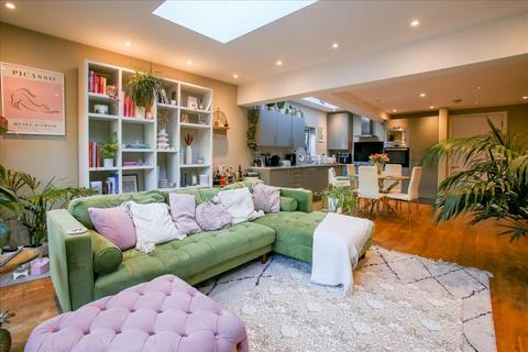 3 Birkbeck Avenue, London, W3 6HX