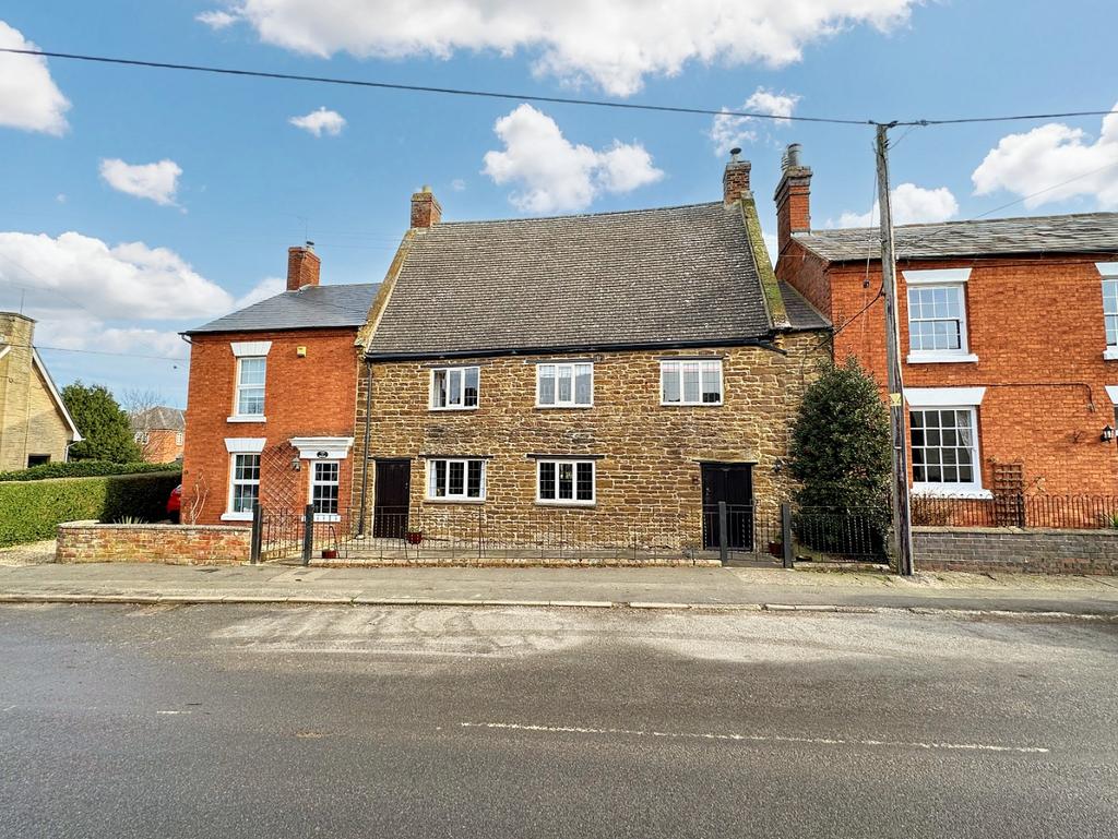 High Street, Crick, NN6 7TS 4 bed cottage for sale - £425,000