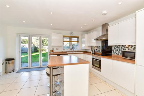 4 bedroom detached house for sale, Marsh View Close, New Romney, Kent