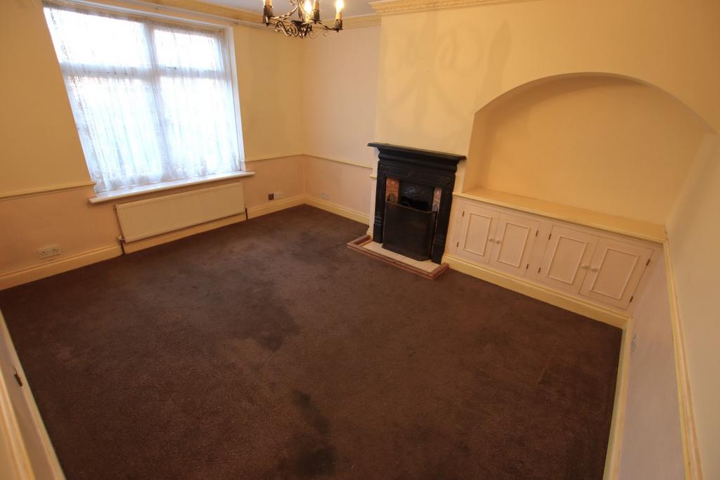 Heathway, Dagenham RM9 2 bed terraced house for sale £340,000
