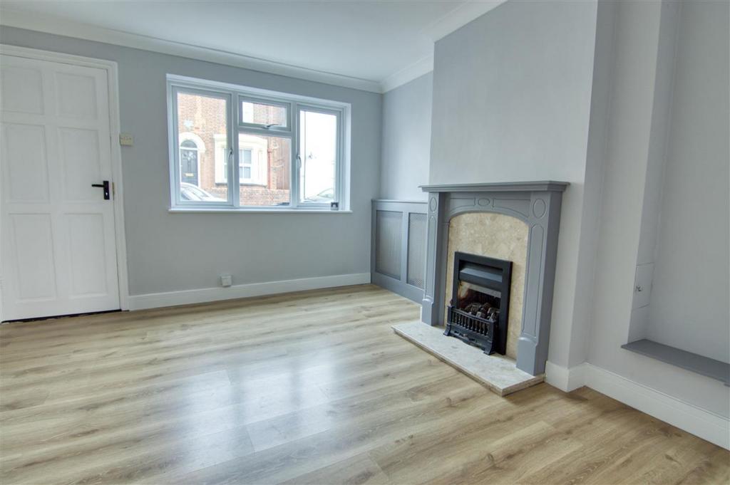 Brightlingsea CO7 2 bed terraced house for sale £240,000