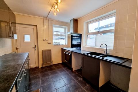 2 bedroom terraced house to rent, Thames Road, Sutton leach, WA9