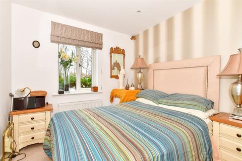 4 Stonebridge Road, Canterbury, CT2 7LN