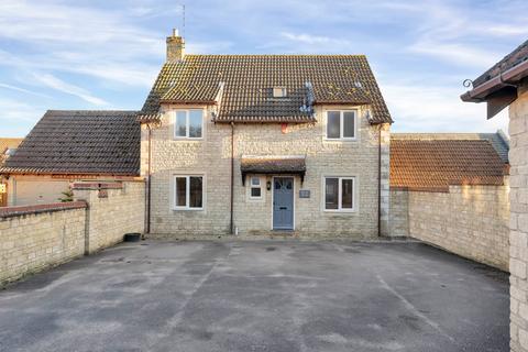 46 Glen Road, Castle Bytham, Grantham, NG33 4RJ