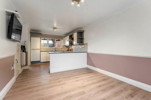 46 Glen Road, Castle Bytham, Grantham, NG33 4RJ