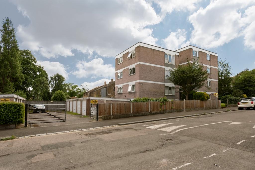 Bloomsbury Court, Chelmsford Road... 2 bed ground floor flat for sale