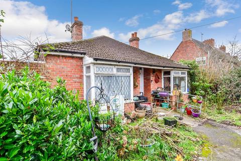 3 bedroom detached bungalow for sale - Woodchurch Road, Shadoxhurst, Ashford, Kent