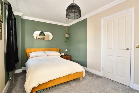 4 Ashleigh Gardens, Blue Bell Hill, Chatham, ME5 9GF