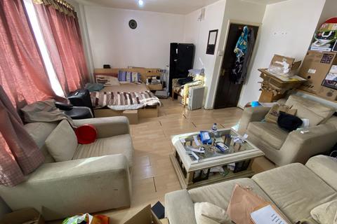 3 bedroom maisonette to rent, Salisbury Road, HOUNSLOW, Greater London, TW4
