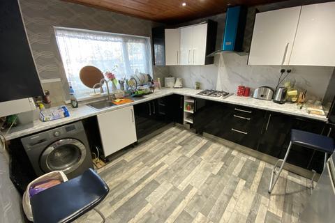 3 bedroom maisonette to rent, Salisbury Road, HOUNSLOW, Greater London, TW4