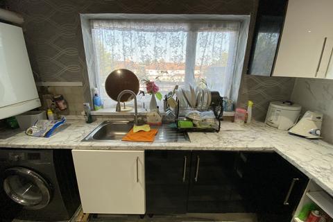 3 bedroom maisonette to rent, Salisbury Road, HOUNSLOW, Greater London, TW4