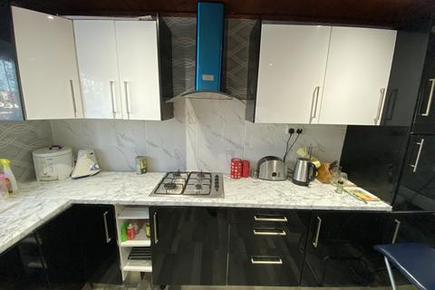 3 bedroom maisonette to rent, Salisbury Road, HOUNSLOW, Greater London, TW4