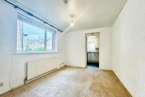 2 bedroom flat to rent, Central Road, Didsbury, Manchester, M20