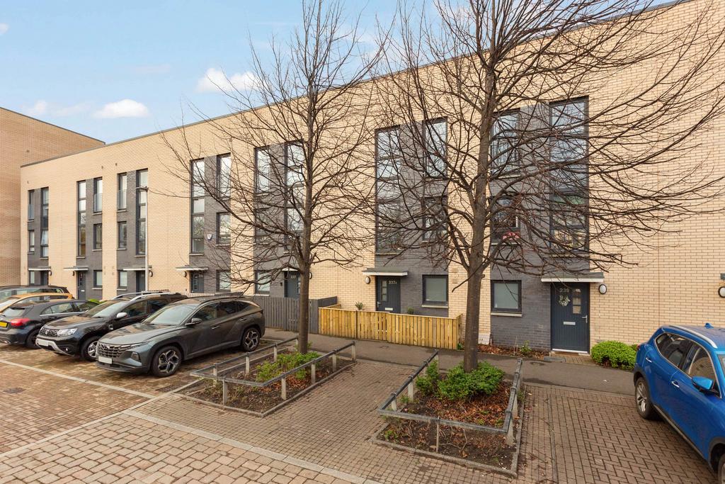 237A Niddrie Mains Road, Niddrie, EH16 4PA 3 bed townhouse for sale £