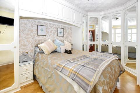 5 Langdale Crescent, Bexleyheath, DA7 5DZ